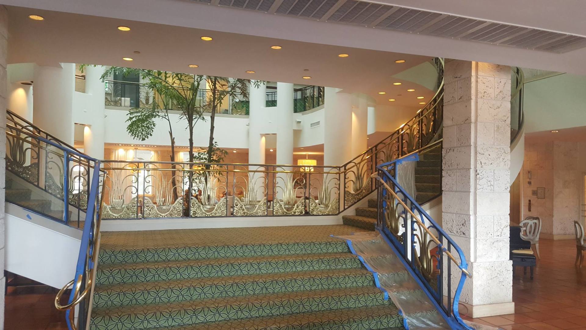 insert bent glass handrail