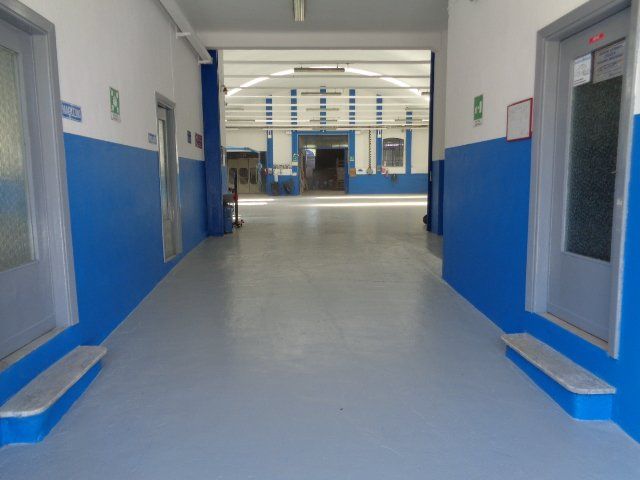corridoio d'entrata in officina