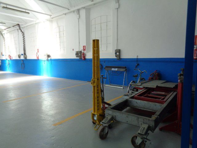 attrezzatura per revisione auto