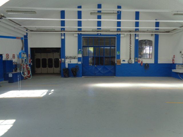 sala interna per manutenzione auto