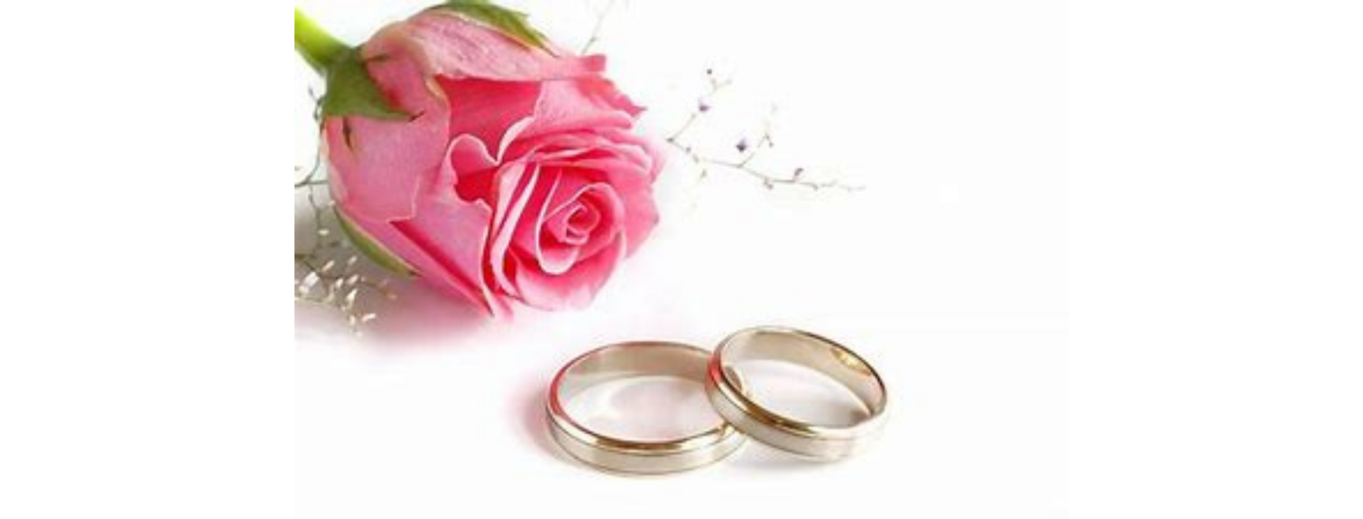 wedding rings with pink rose