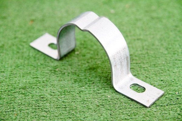 SEMICOLLARE ZINCATO CON SCANALATURA