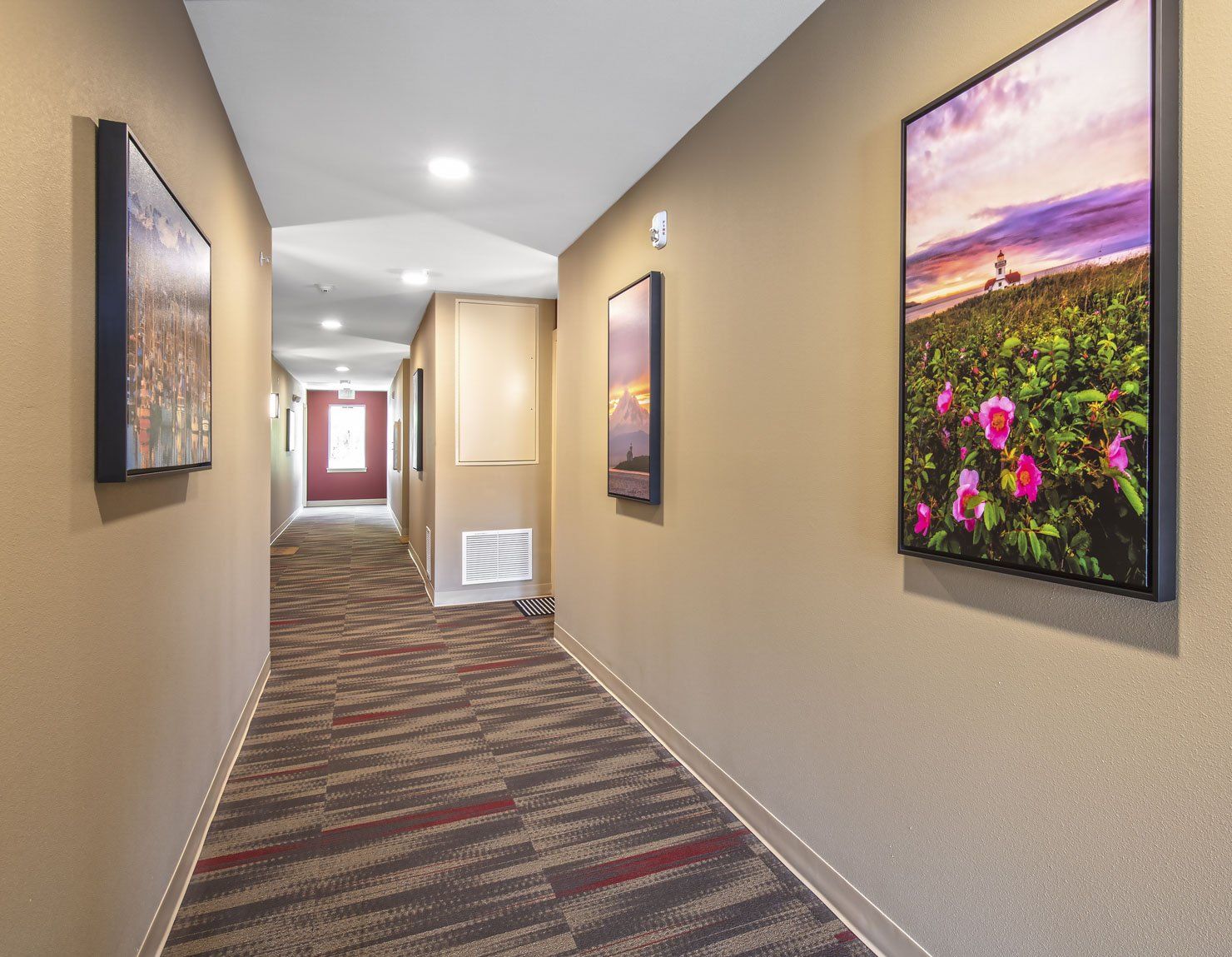 walkway / hallway