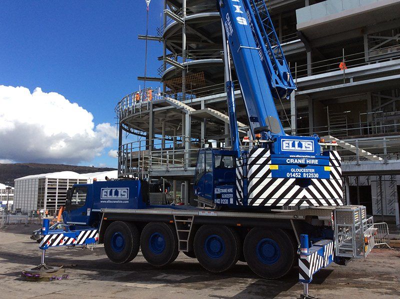 Crane hire service
