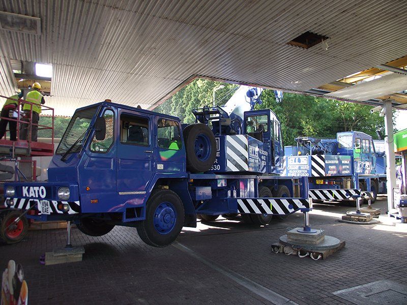 Crane hire service
