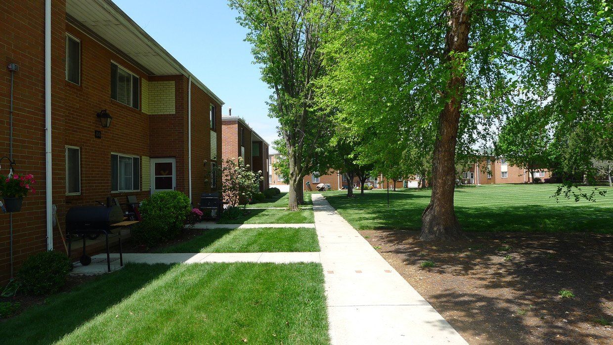 Grand View Apartments Exterior