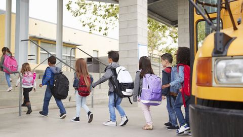 elementary kids arrive at school