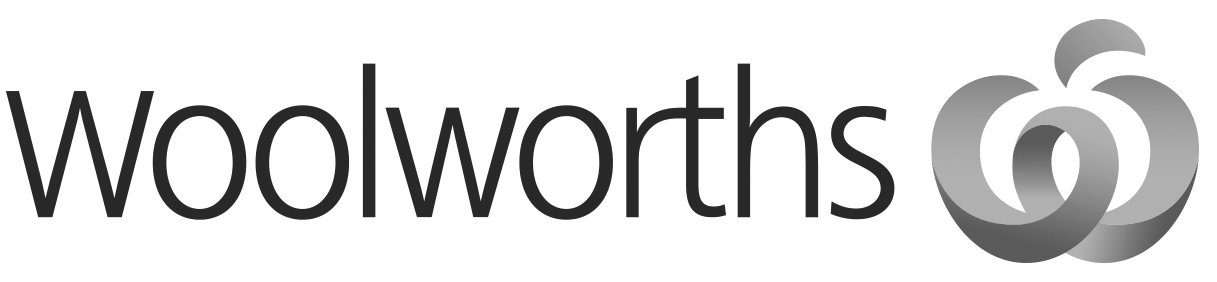 Woolworths-logo in zwart met een grijs, in elkaar grijpend cirkel-icoon op een witte achtergrond.
