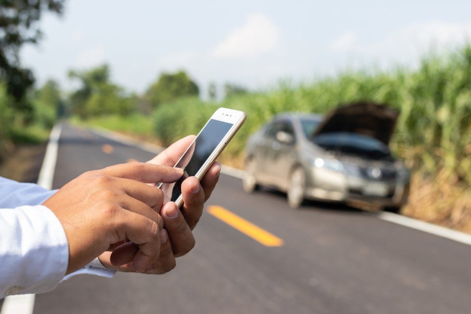 cliente mentre richieste assistenza per l'auto in panne