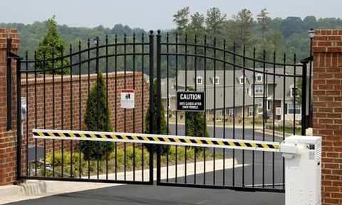 commercial gate
