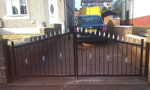 metal gate