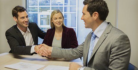 Couple in a consultation session with the expert 