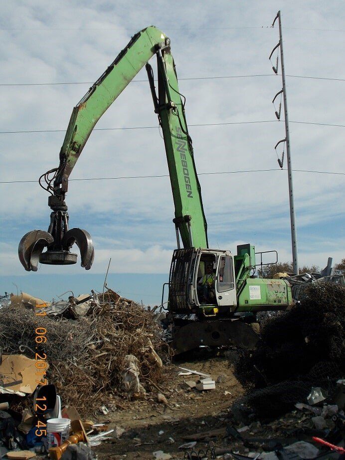 Grab crane — Norfolk, VA — Gutterman Iron & Metal Corp.