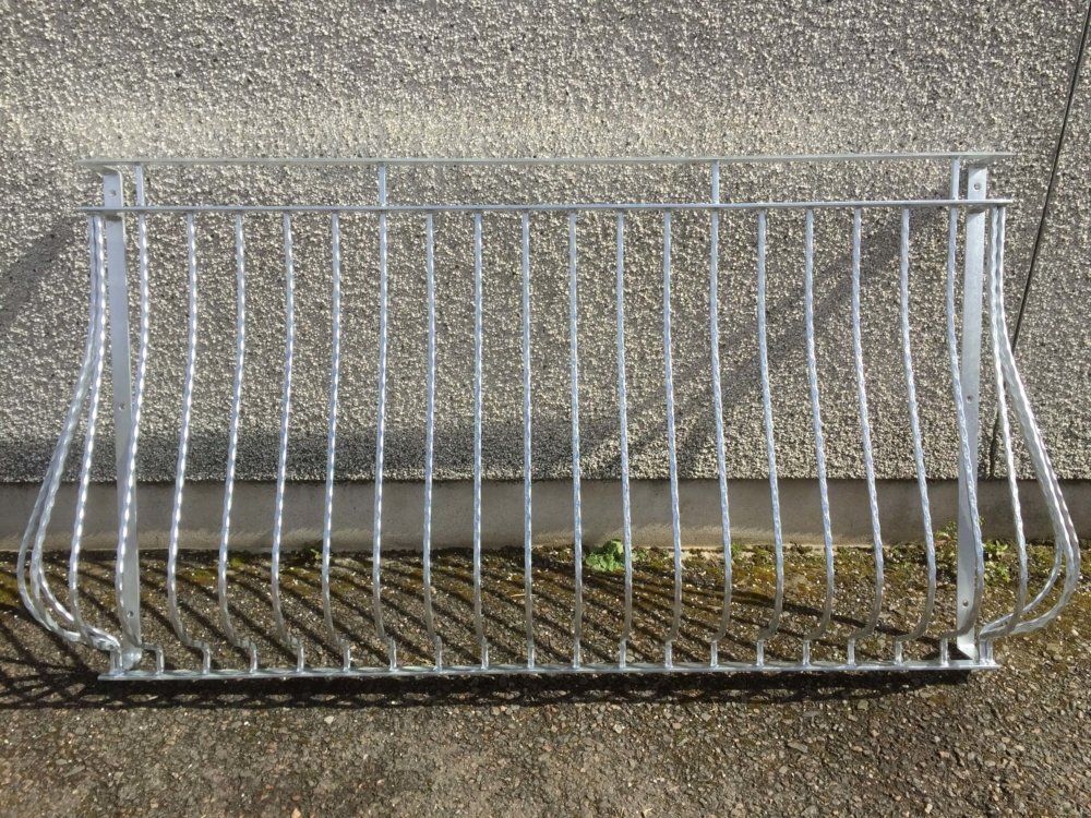 Balcony railing