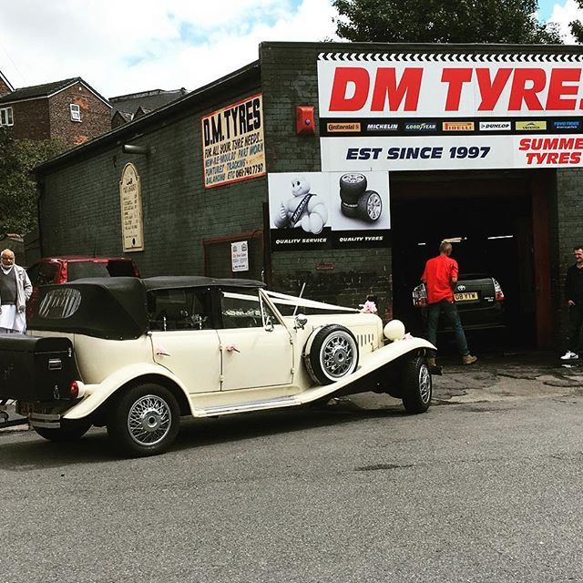 Replacing car tyre