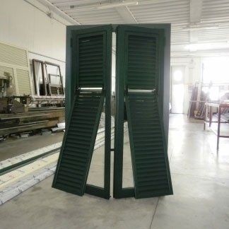 modello di balcone con persiane in PVC