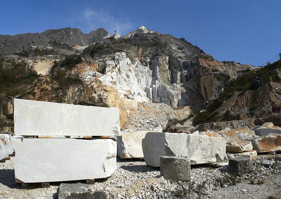 Cava per estrazione pietra