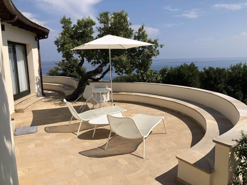 Complementi d'arredo in pietra di origine arenaria