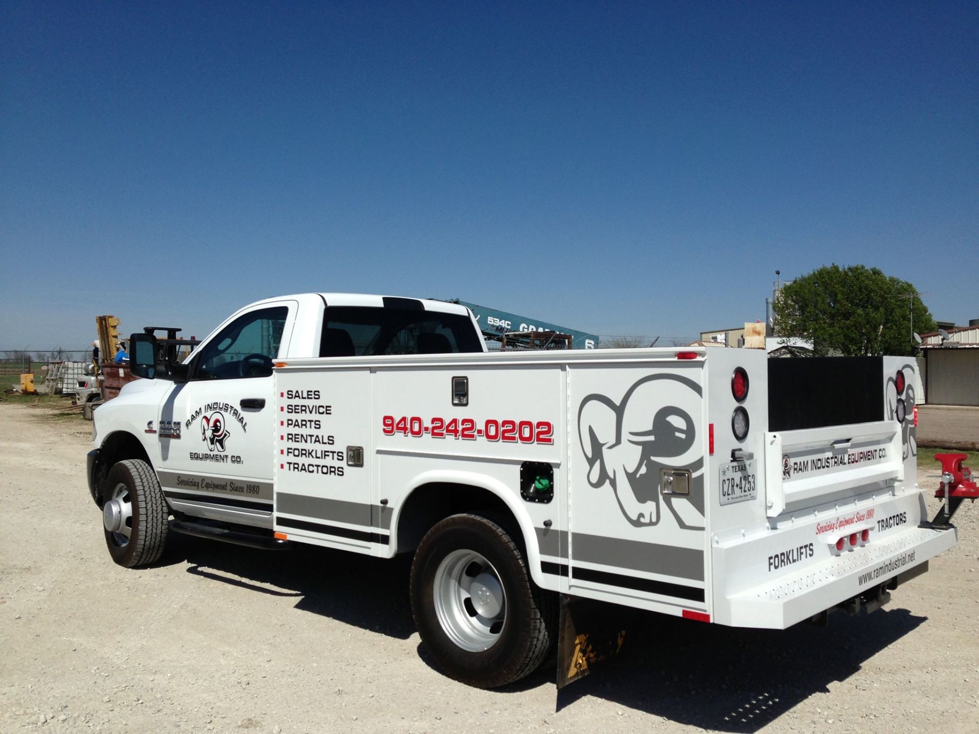 Employees — Servicing Equipment in Fort Worth, TX Employees — Servicing Equipment in Fort Worth, TX