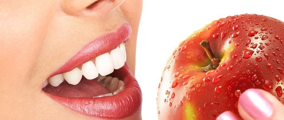Periodoncia en Cali, especialidad de Clínica de  Ortodoncia Invisible en Cali. Cirugía periodontal en Cali. Recorte de encías