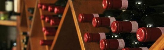 scaffali vino rosso