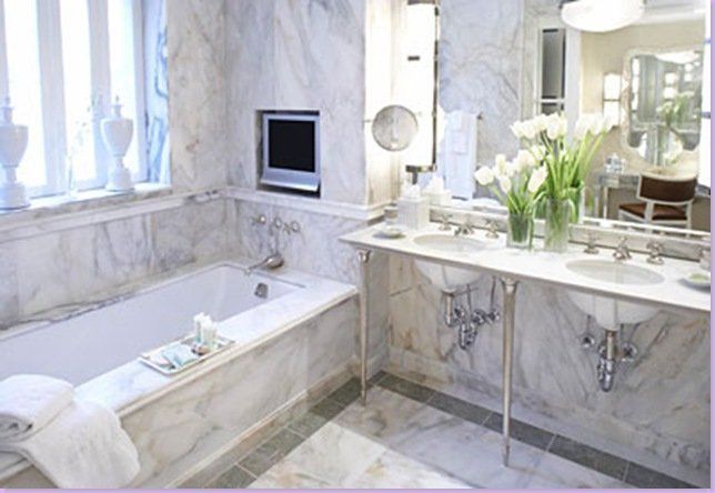 A bathroom with two sinks and a bathtub