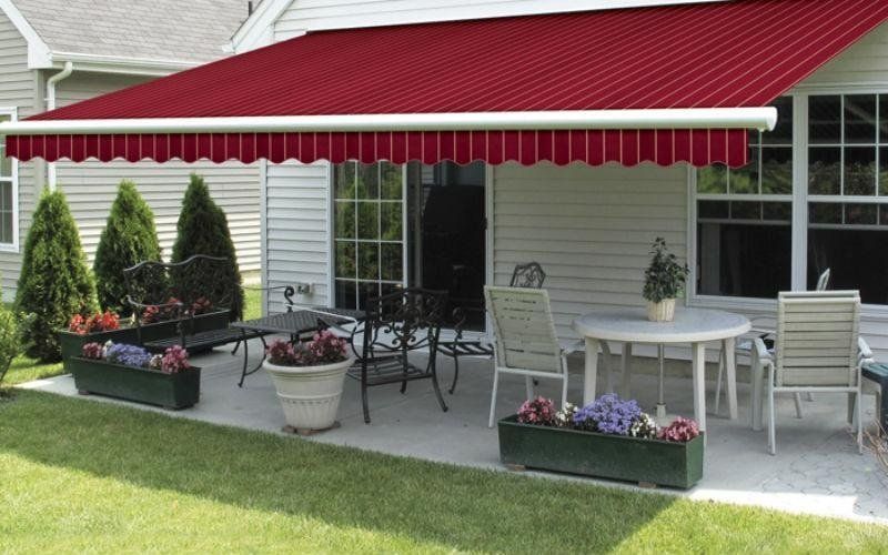 tenda da sole rossa per giardino