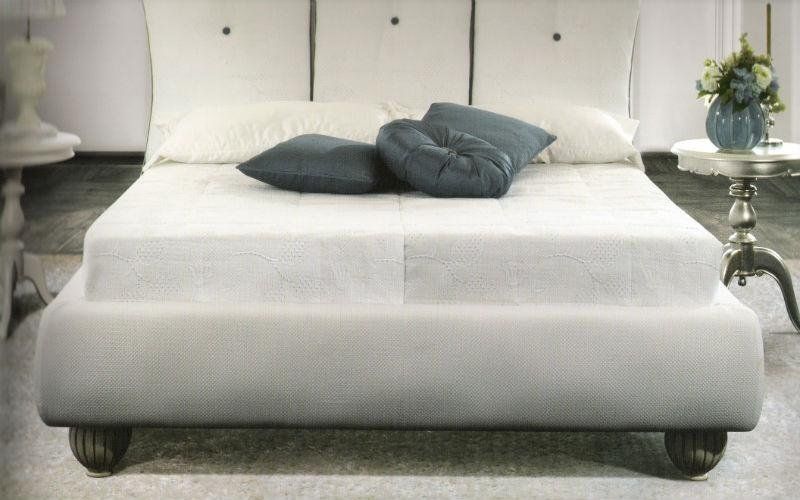 dettaglio di un letto imbottito