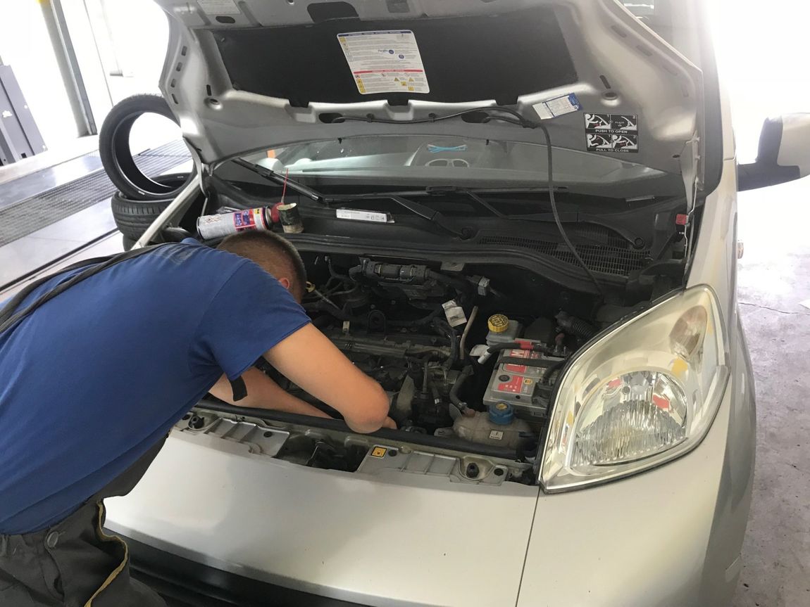 revisione di motore d'auto