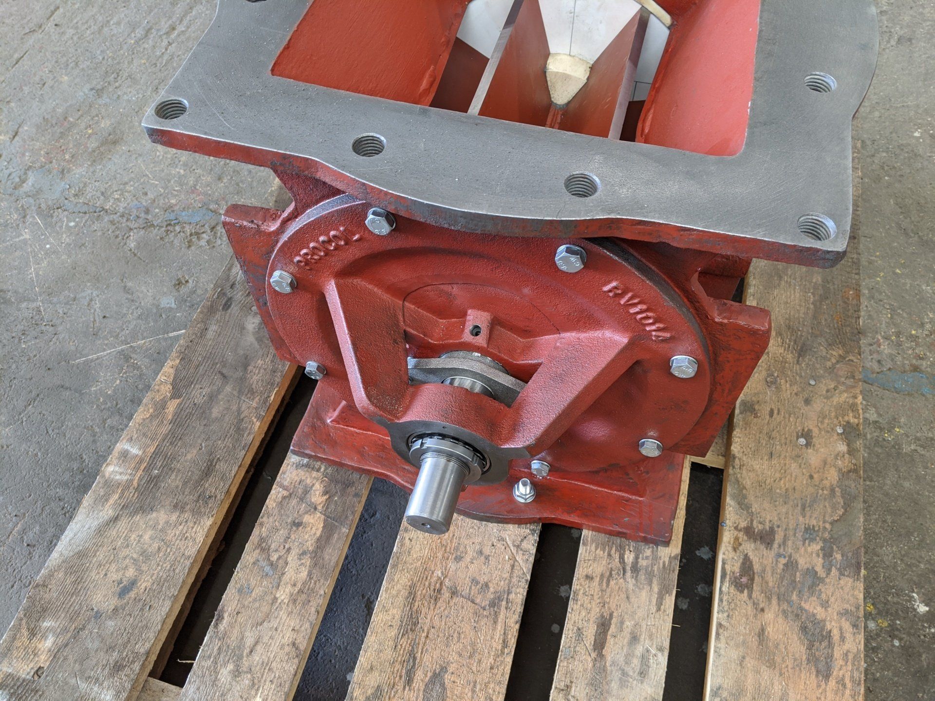 Gallery photos of Omegaslate wear resistance linings