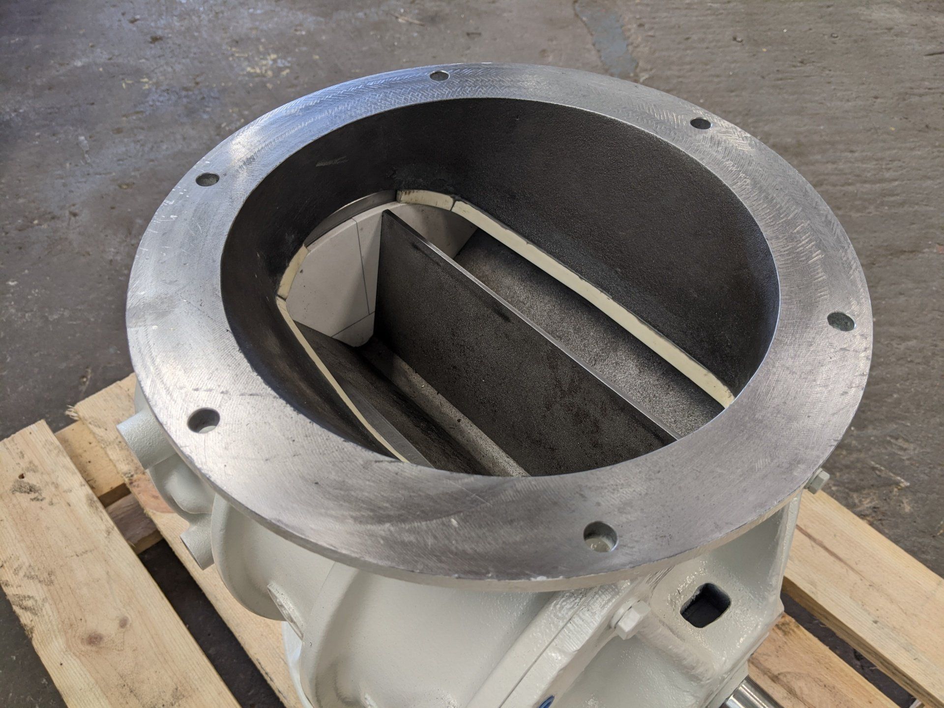 Gallery photos of Omegaslate wear resistance linings