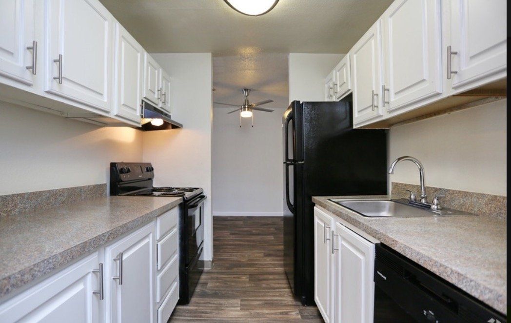 Evergreen on 47 Apartments Kitchen