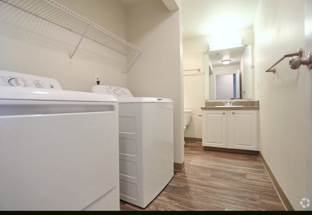 Evergreen on 47 Apartments Washer and Dryer