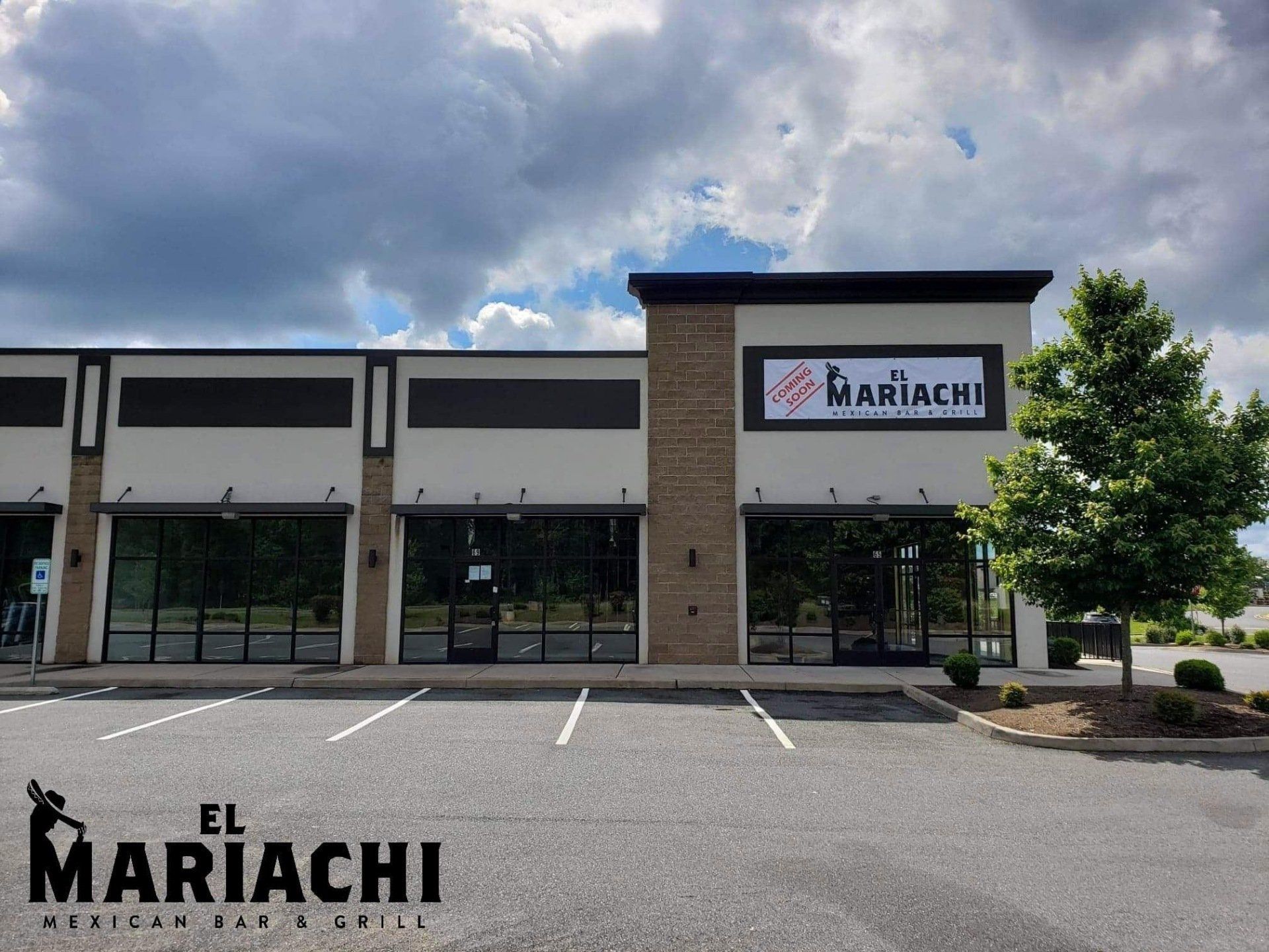 Exterior of El Mariachi Mexican Grill restaurant in a strip mall with a cloudy sky.