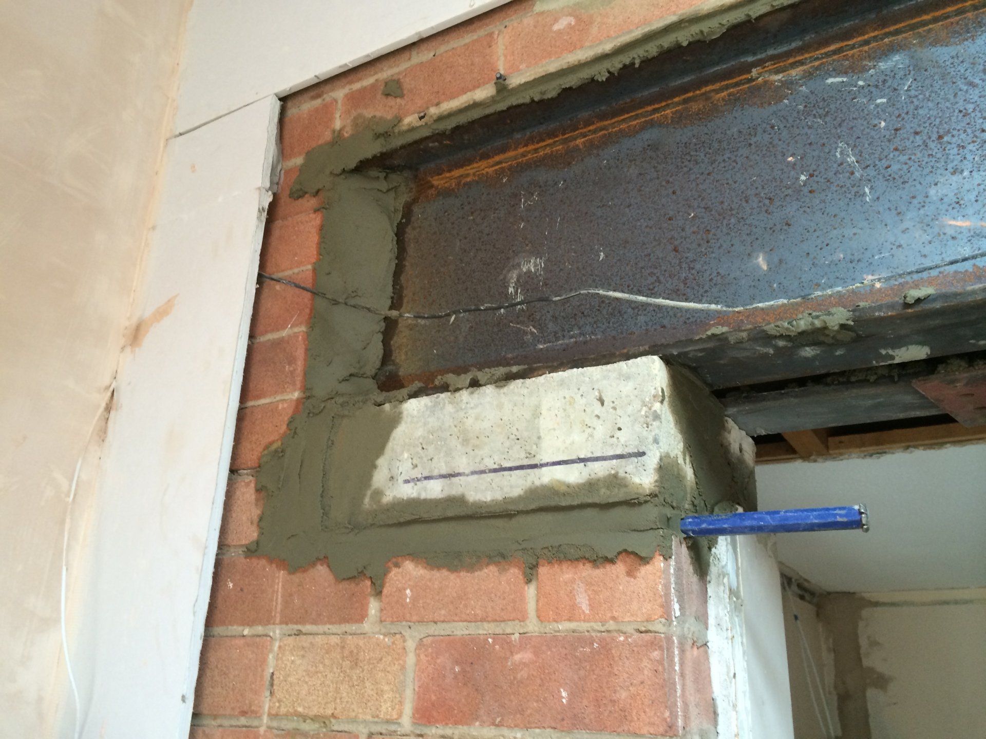 Load bearing wall with RSJ