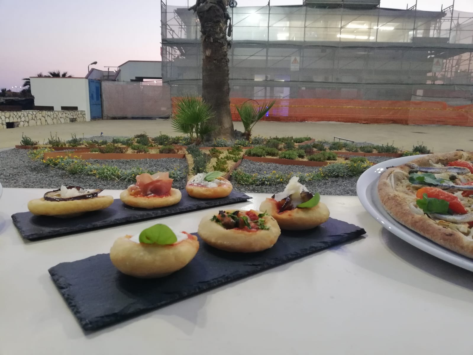 crostini di pizza per aperitivo
