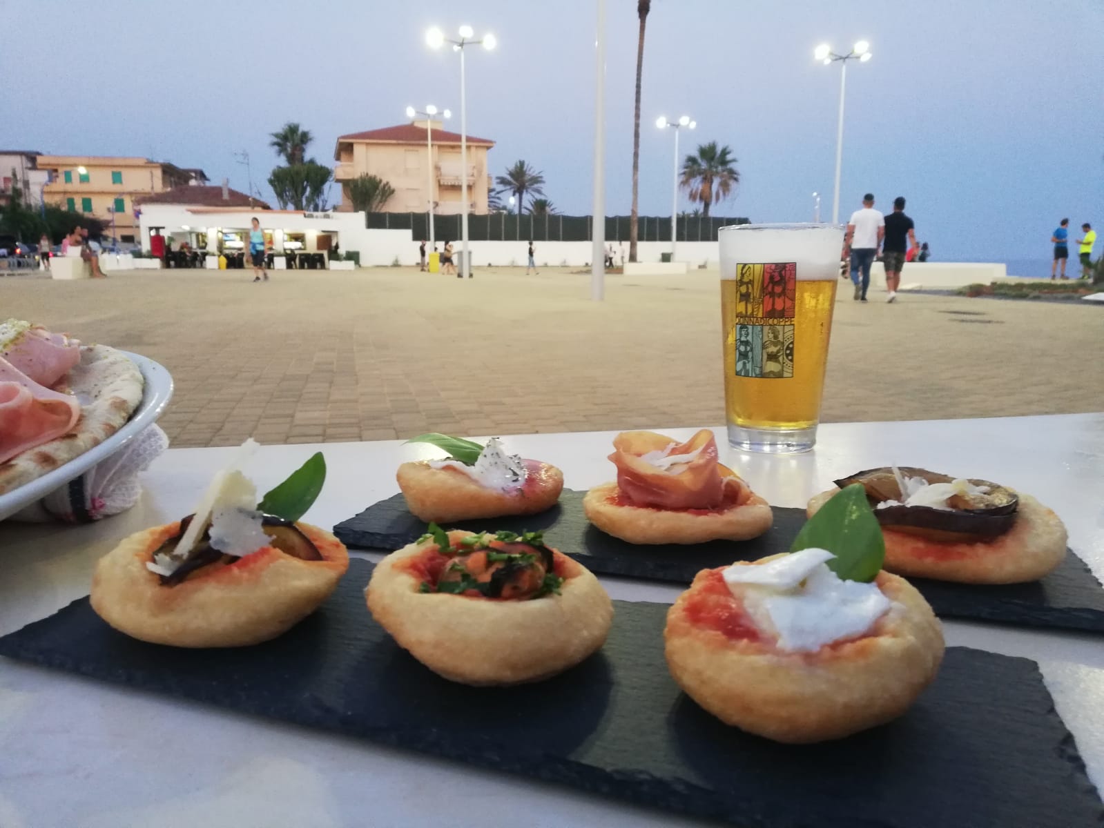 crostini di pizza per aperitivi
