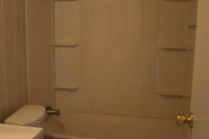 Garden Springs Homes - Full Bathroom