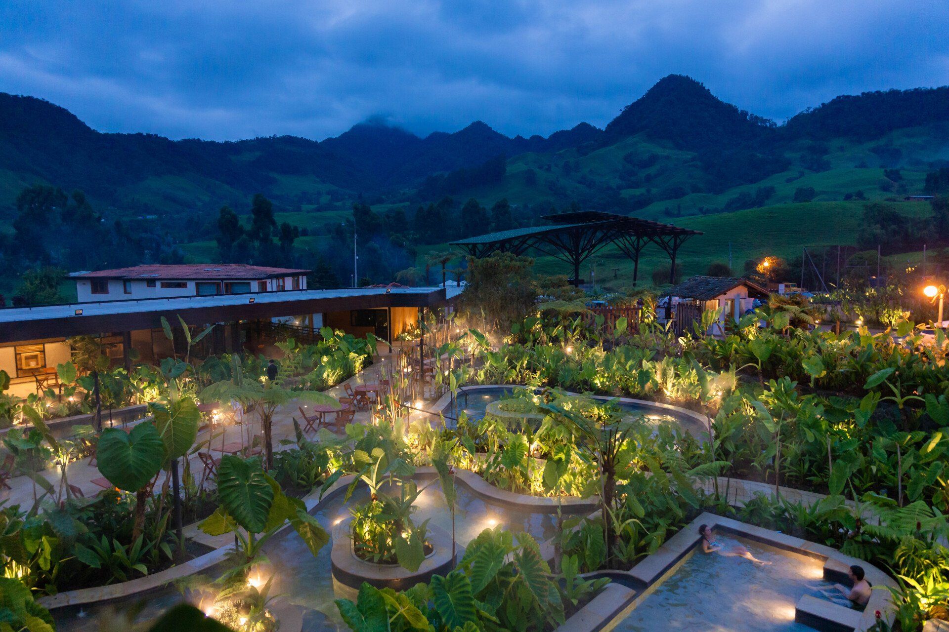 Gardens, nature and thermal pools surrounded by mountains at Termales El Otoño, a hotel to relax and enjoy nature.