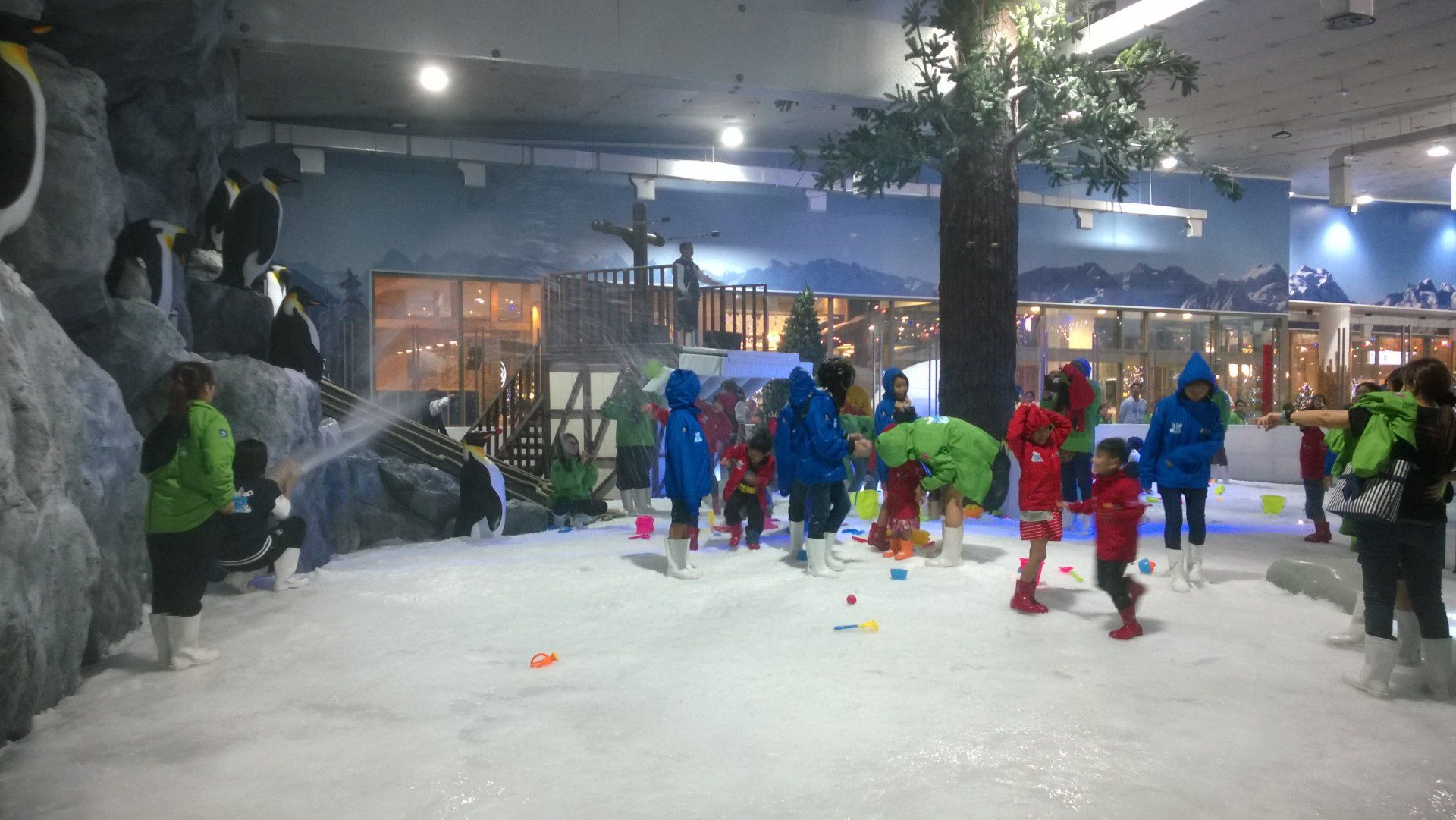 Schneelandschaft mit Kindern
