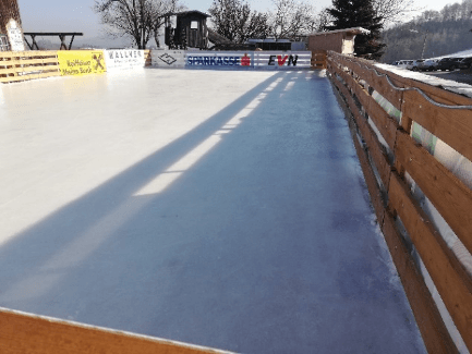 Holzbande Eislauffläche