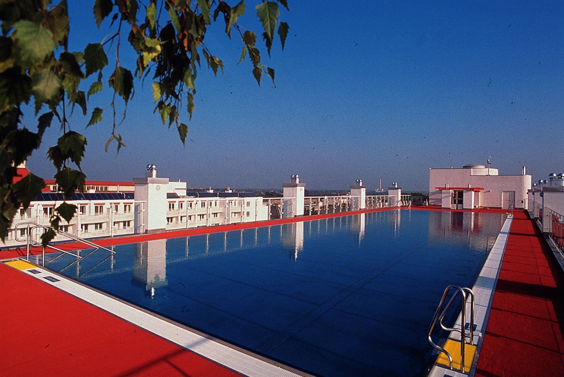 Schwimmbad am Dach