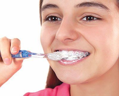 girl brushing teeth