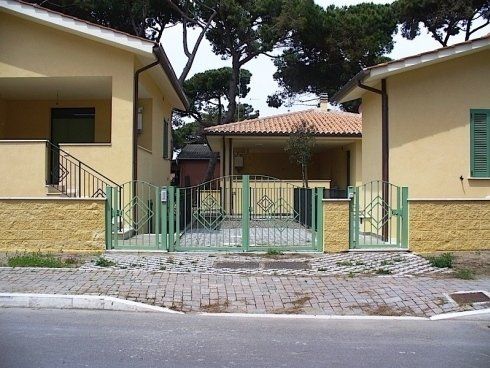 cancello  con lucchetto