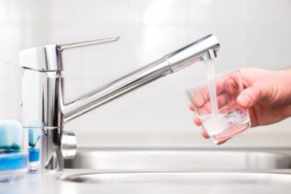 Sink with running water after installation of a water softener