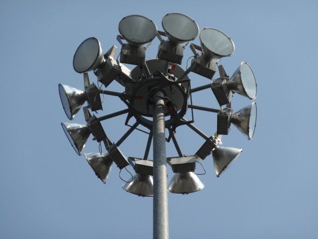 HIGH MAST LIGHT FIXTURES