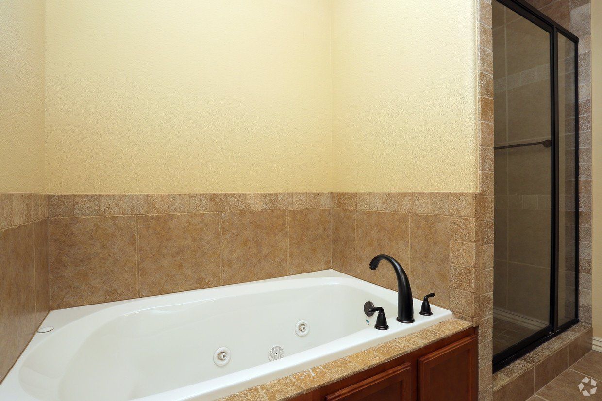bath tub in bathroom