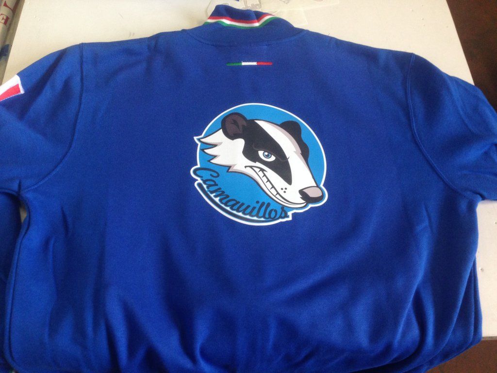 Giacca blu con logo in tasso, scritta 
