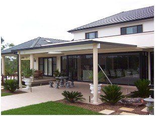 esterno villa con giardino