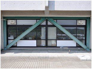 vetrate di un edificio